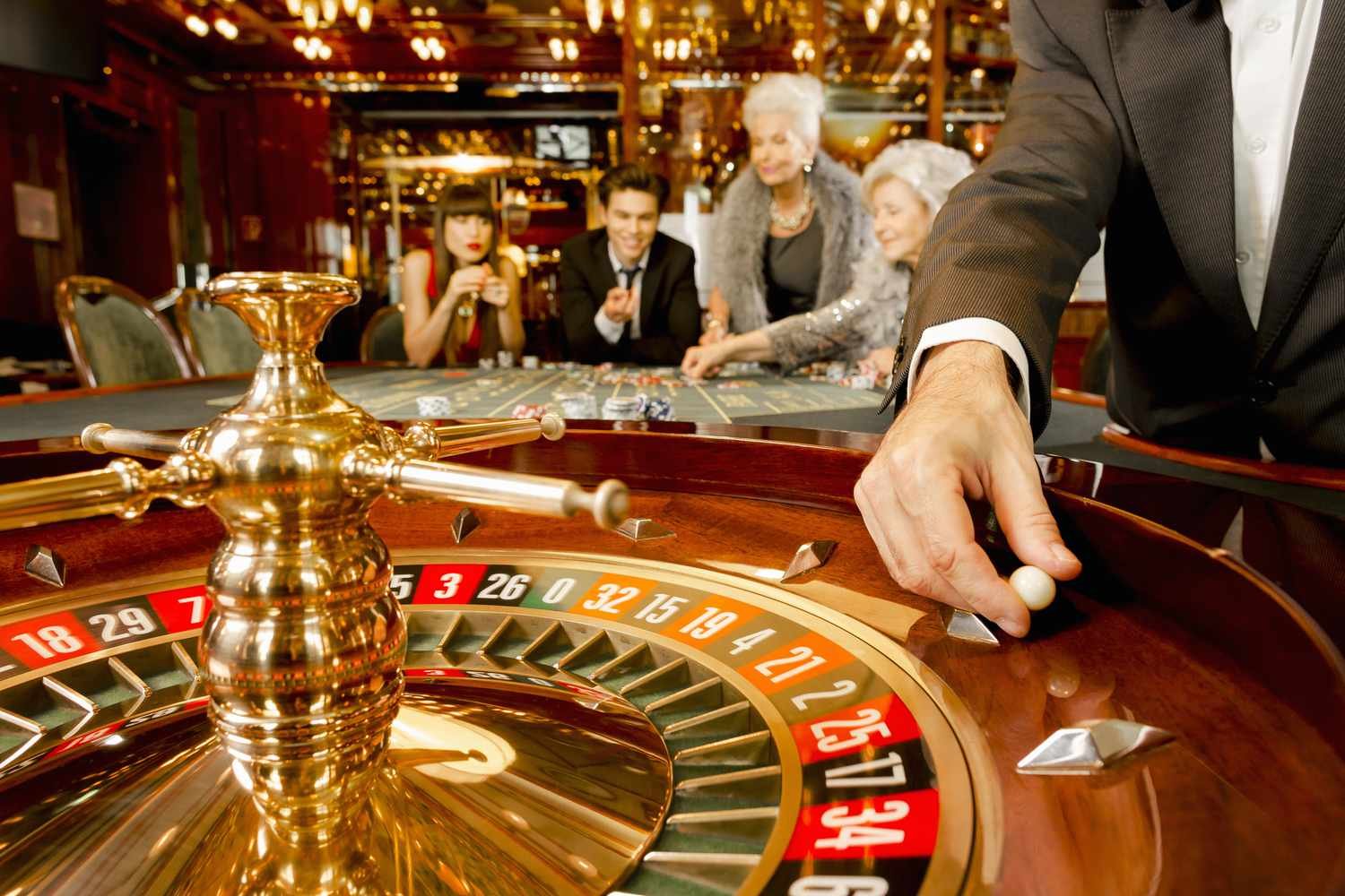 Filipino player joining a bingo room on 16 apk via mobile browser